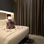 Violet Rose Aprit Hotel
